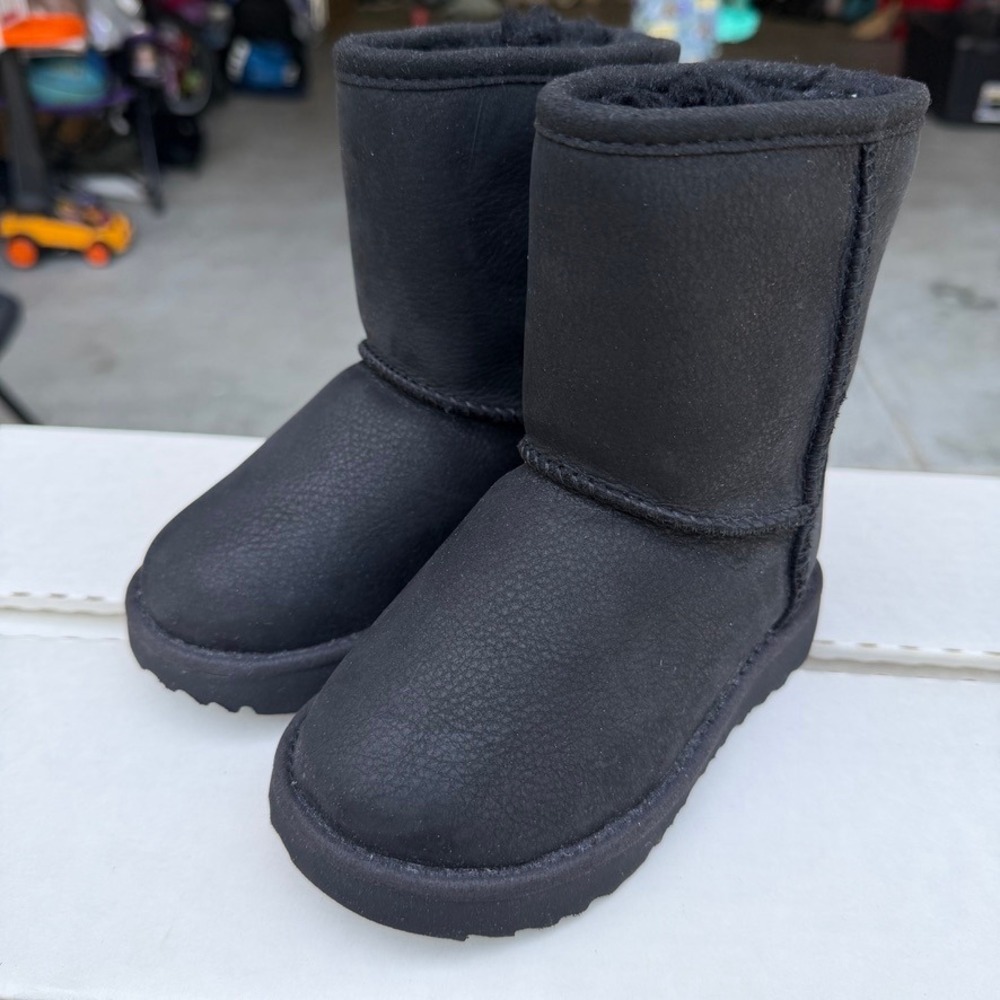 UGG Kids' Classic II‎ Waterproof Boots Toddler 8 Black
